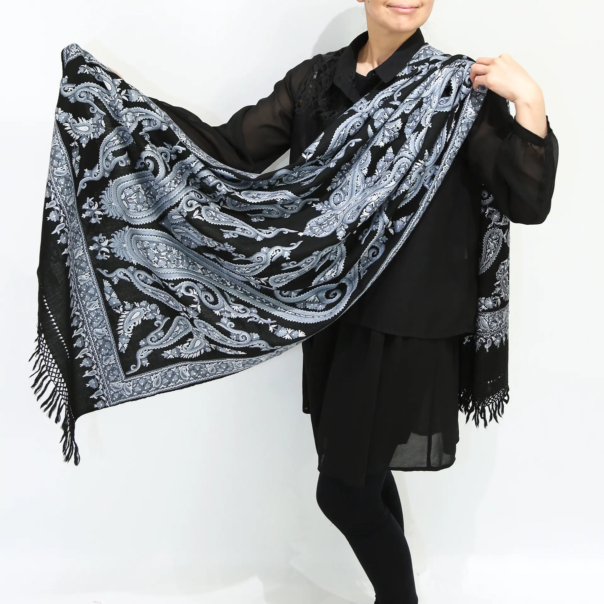 ウールストール/アーリ手刺繍/大判/ペイズリー柄/黒/銀|ストール専門店